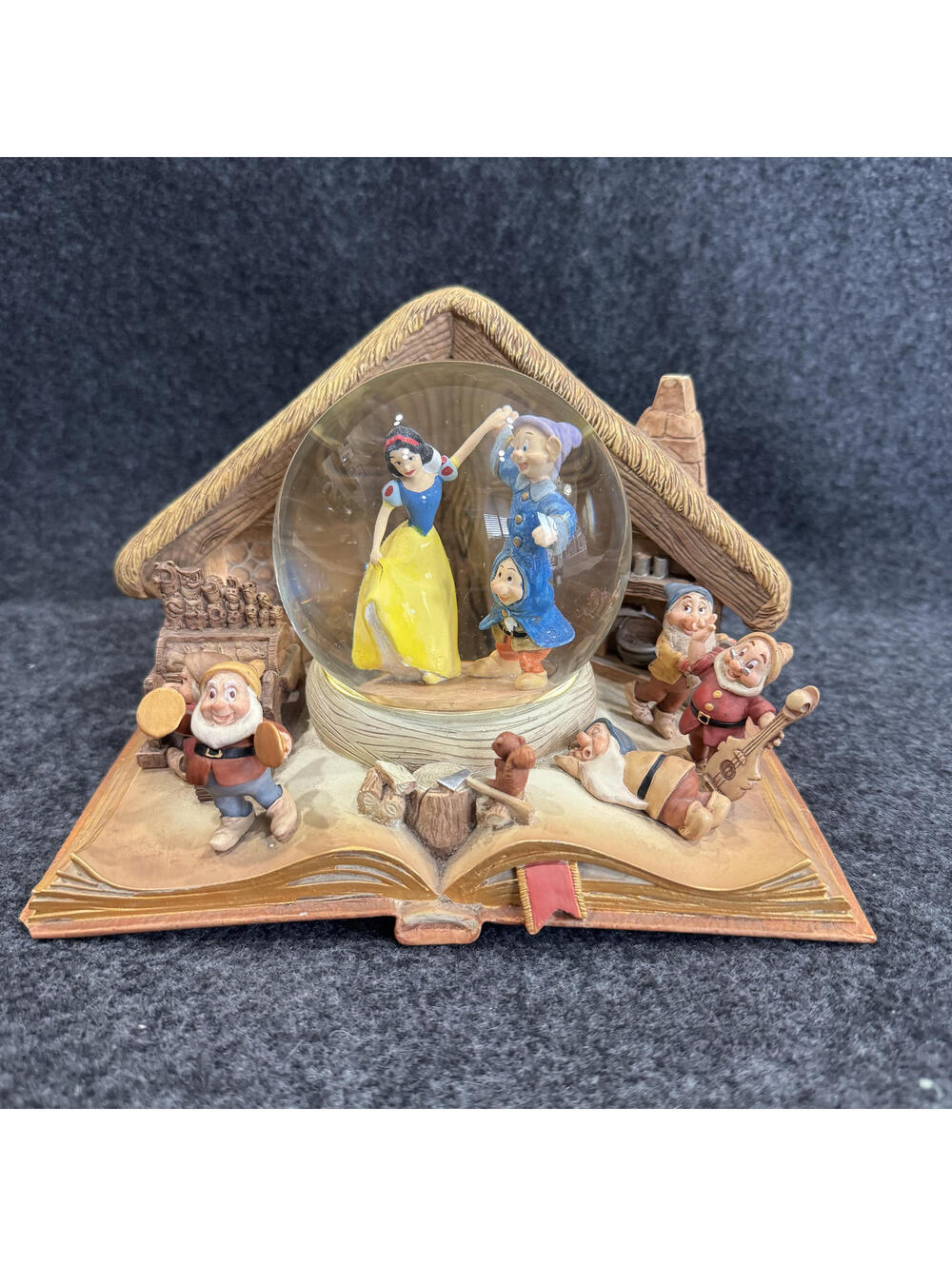 Disney Snow Globe Snow White Wonders Rare 2012
